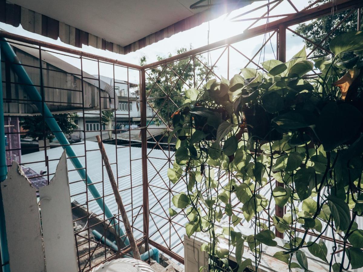 Haus Sathorn 11 Residence Bangkok Exterior photo